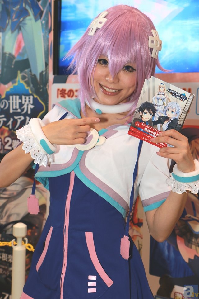 阿扎尔亮相伯纳乌现场沸腾 儿皇梦达成深情亲吻队徽|篮球赛事(图2) 足球直播